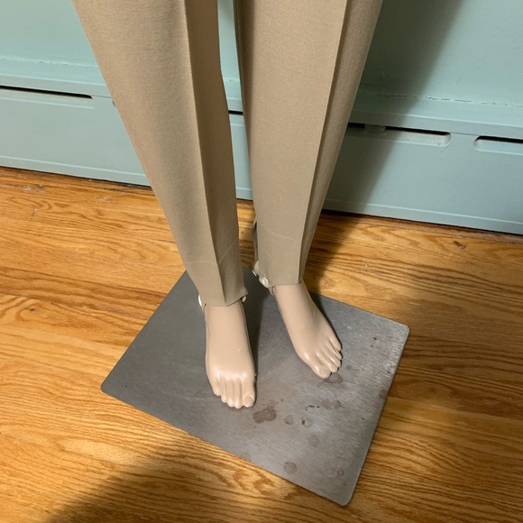 NWOT Women stretching pants by Victor Victoria. Size 40 (French) - Picture 7 of 11